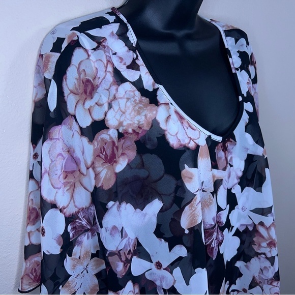 LARGE BLACK PINK FLORAL FLOWY TOP LINED  VNECK SHORT SLEEVE - Picture 2 of 9